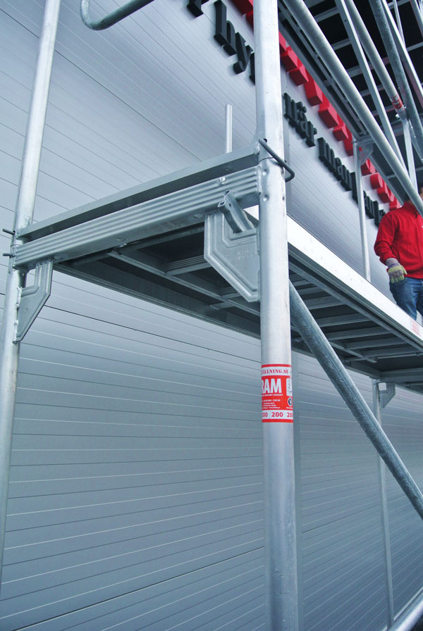 Rakennusteline 9x4 m +lis�taso Runko Alumiini