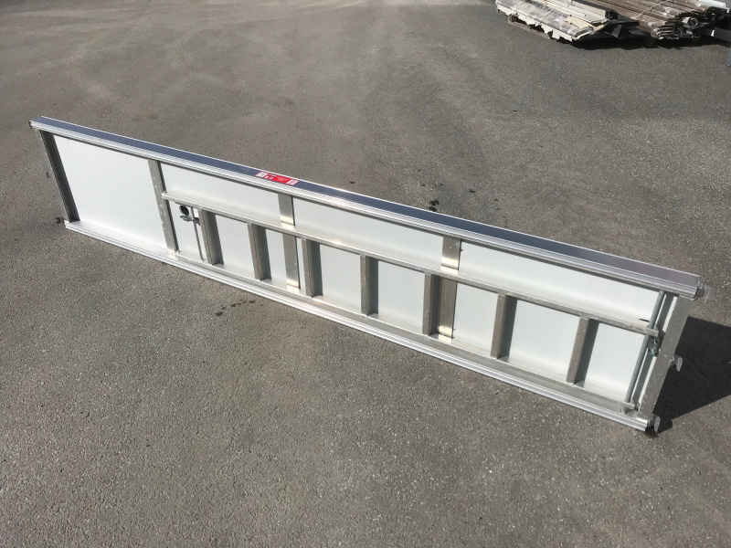 Ty�taso k�yntiluukulla (sis. tikkaat) lasikuitu 0,61 x 3,07 m